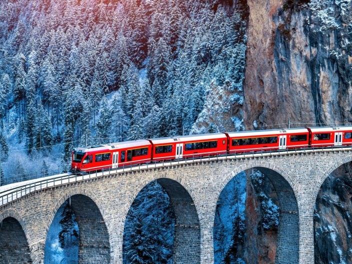 Trains panoramiques en Europe en hiver