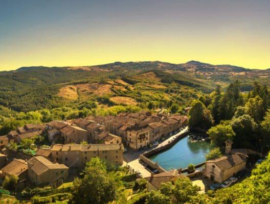 Santa Fiora, le village toscan dont vous allez tomber amoureux