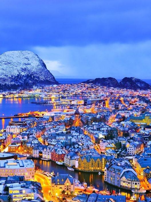 Nouvel An 2025 parmi les fjords norvégiens : en croisière avec le Postal des Fjords