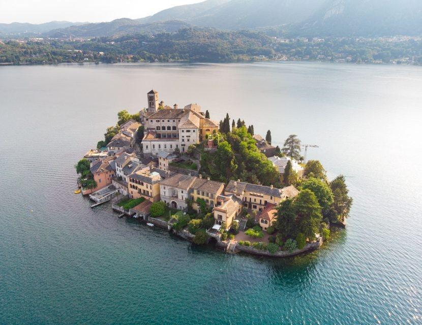 Bourg de lac d'Orta