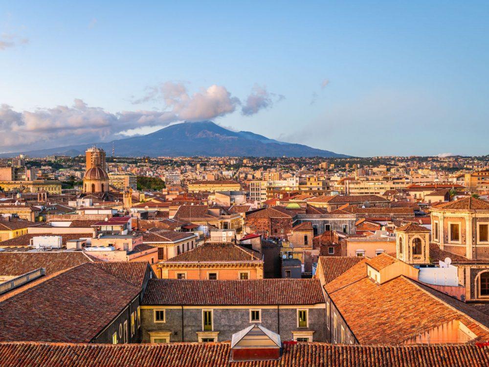 La vue de Catane, avec l'Etna en arrière-plan