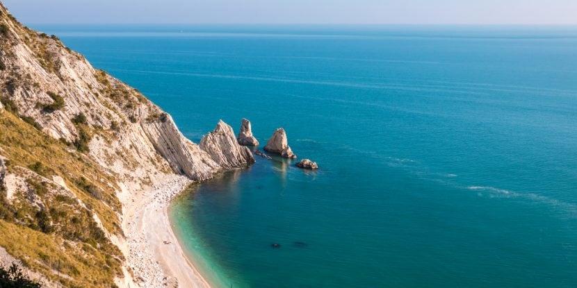 Playa de las dos hermanas