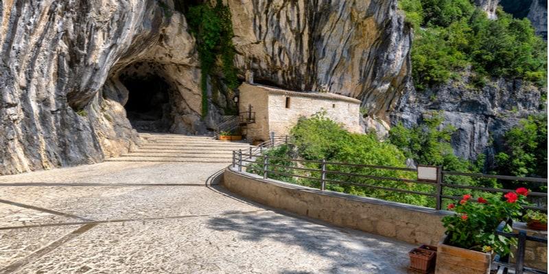 eremo-di-santa-maria-infra-saxa-marche
