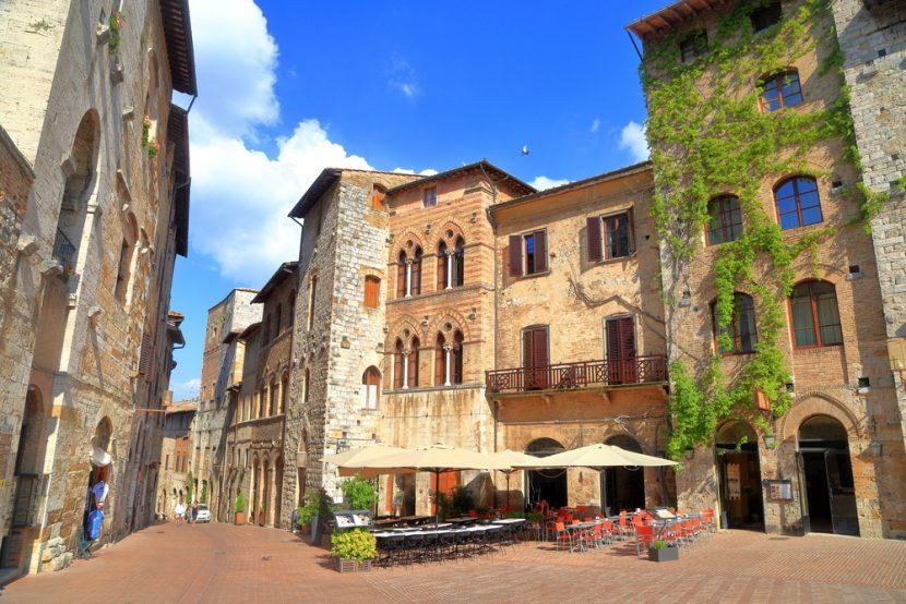Piazza della Cisterna