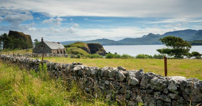 Una remota isla de Escocia busca personal: ¿te gustaría gestionar una pensión?