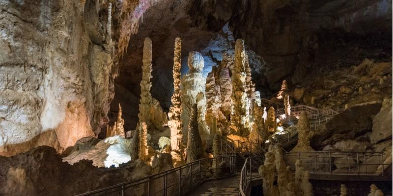 frasassi-grotta