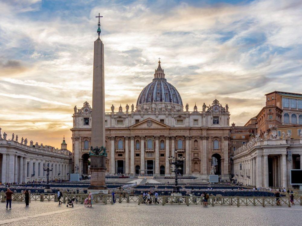Basílica de San Pedro en Roma, vista frontal