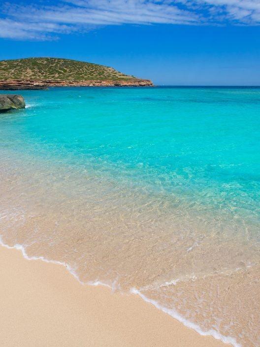 Plages d'Ibiza : les plus belles et les mieux équipées, celles VIP et pour nudistes