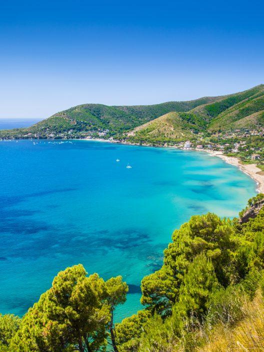 Entre collines, oliviers et plages désertes : le Sud le plus authentique est ici