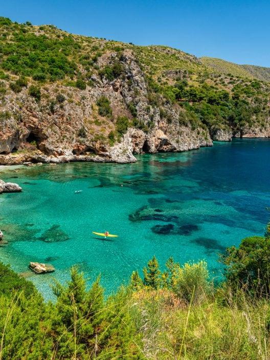 Il y a une baie dans le Cilento où l'eau est transparente et où règne une paix absolue