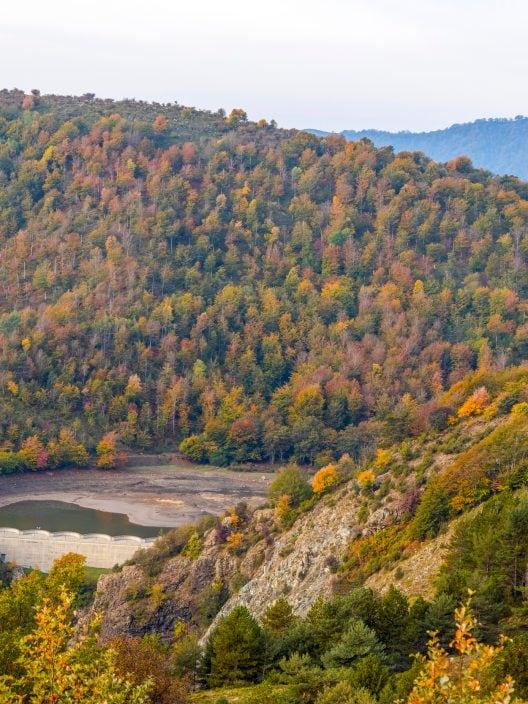 Saviez-vous qu'il n'y a que deux lacs naturels en Ligurie ? Et ils sont tous les deux magnifiques