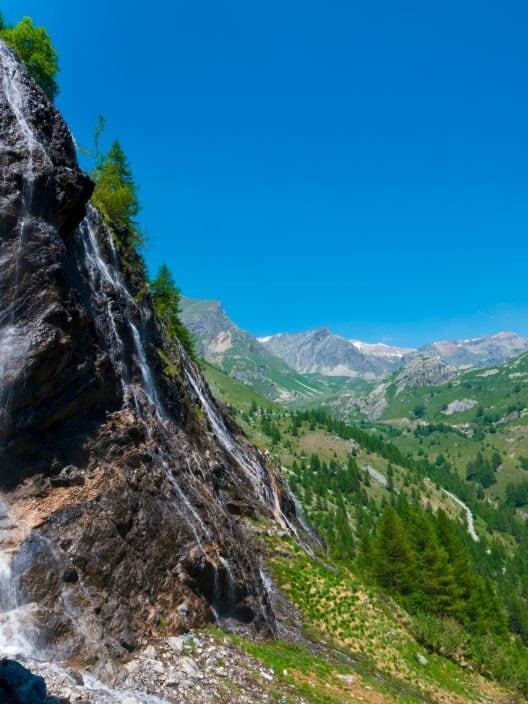 Les plus hautes chutes d'Italie se trouvent au Piémont, et semblent glisser du ciel