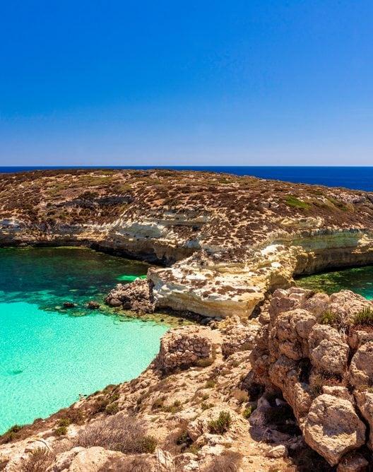 L'île italienne la plus belle où passer l'été 2025 entre mer cristalline et criques de rêve