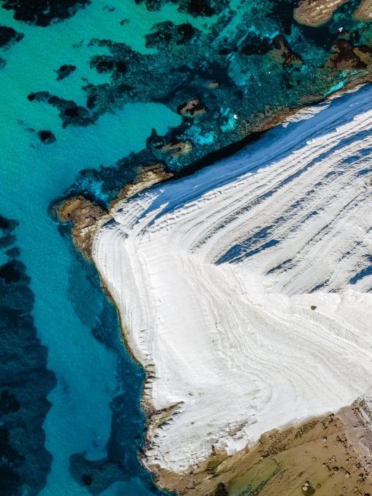 En Sicile, il y a une œuvre sculptée par la mer qui continue de couper le souffle