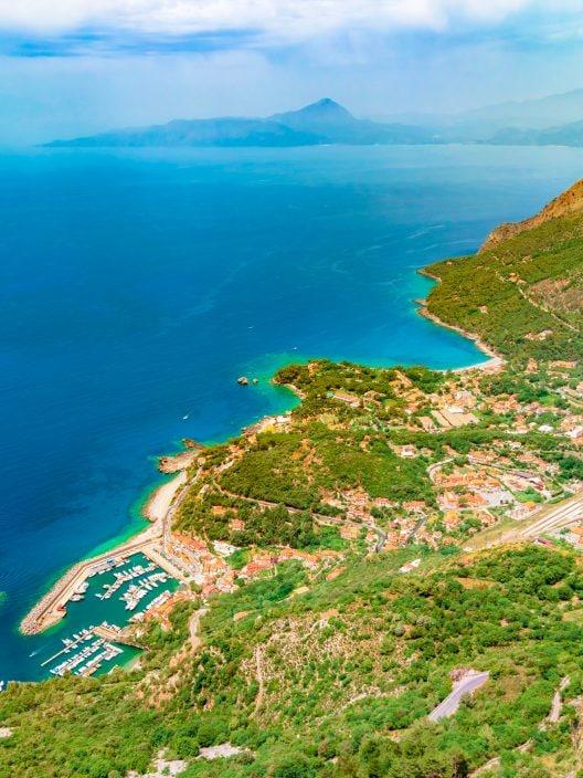 Une peinture sur la mer cristalline de la Basilicate