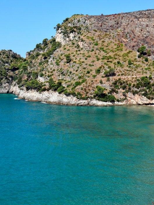 Es el mar más cristalino de Lacio. Aquí está