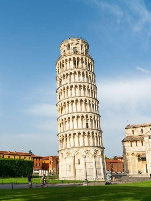 Torre de Pisa: historia, curiosidades y cómo visitar la torre inclinada más famosa del mundo