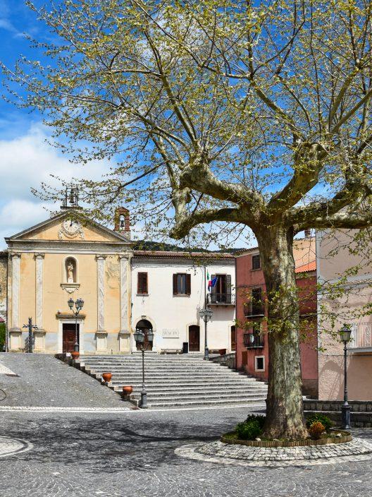 Lleva un libro, duerme gratis en el hotel. En este pueblo en Molise puedes hacerlo (de verdad)