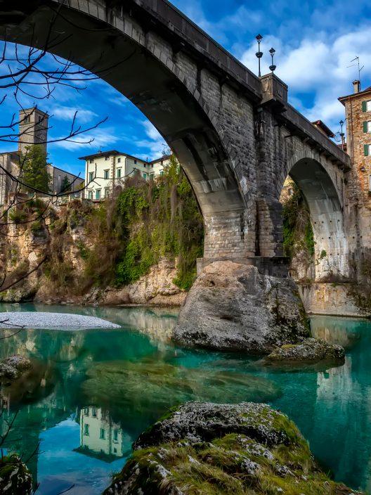 Puentes, brujas y reyes lombardos: el pueblo que no esperas en la frontera