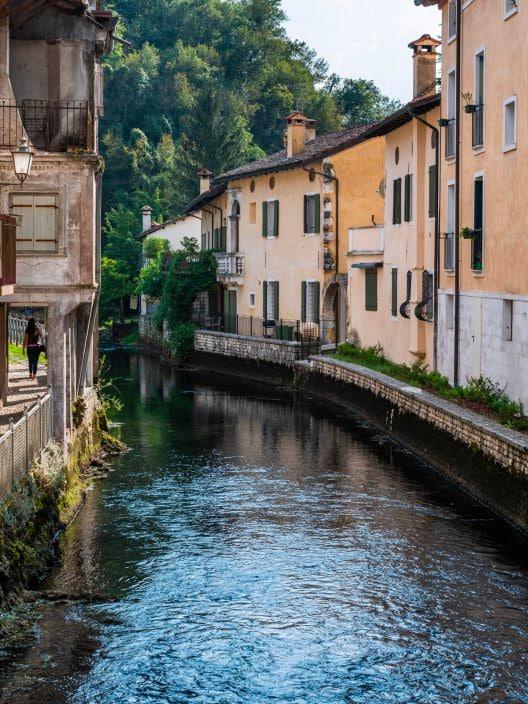 En Friuli hay un pueblo acuarelado de cuento que te dejará boquiabierto