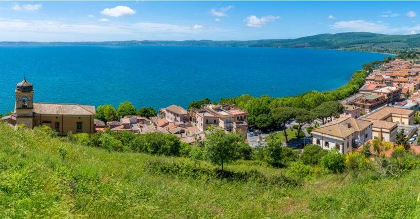 Lago di Bracciano: cosa vedere tra borghi, itinerari e spiagge