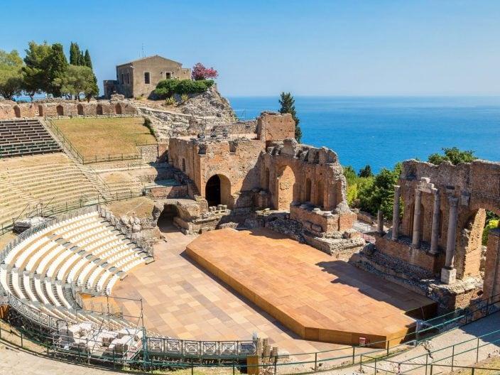 Le Théâtre Grec de Taormina, vue latérale