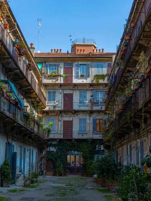 Pourquoi Milan est-elle célèbre pour ses immeubles de rapport ? L'histoire fascinante d'une architecture unique