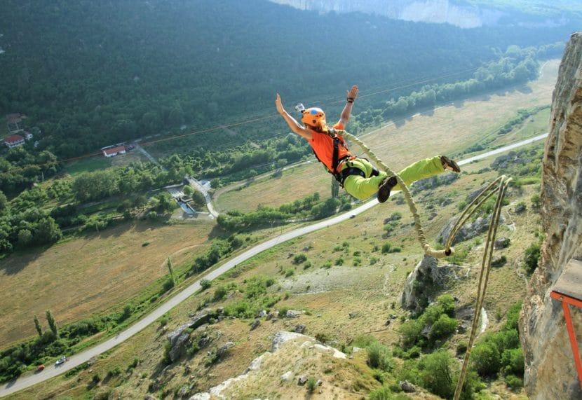 Saut à l'élastique