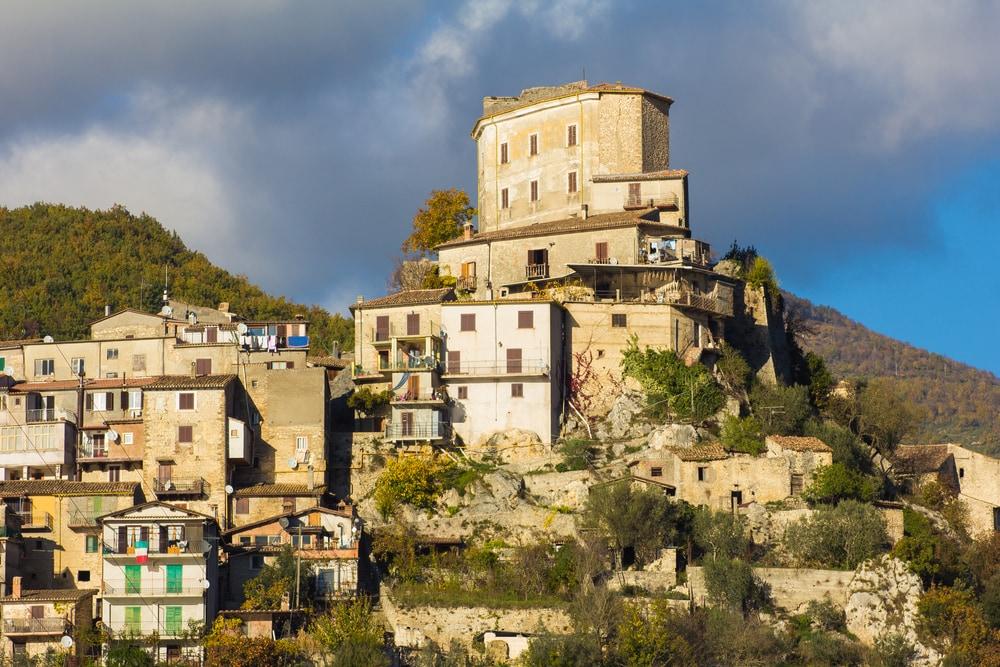 Castel di Tora